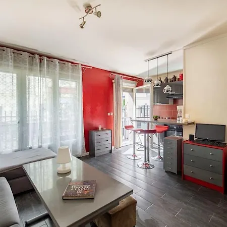 Grand F1 At The Foot Of Montmartre Apartment