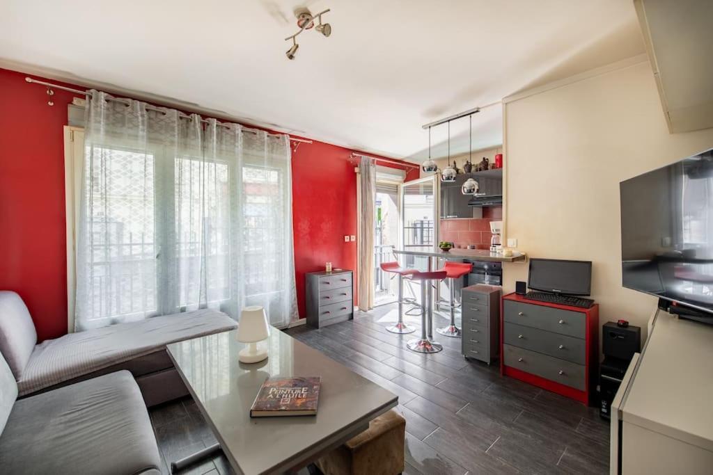Grand F1 At The Foot Of Montmartre Apartment